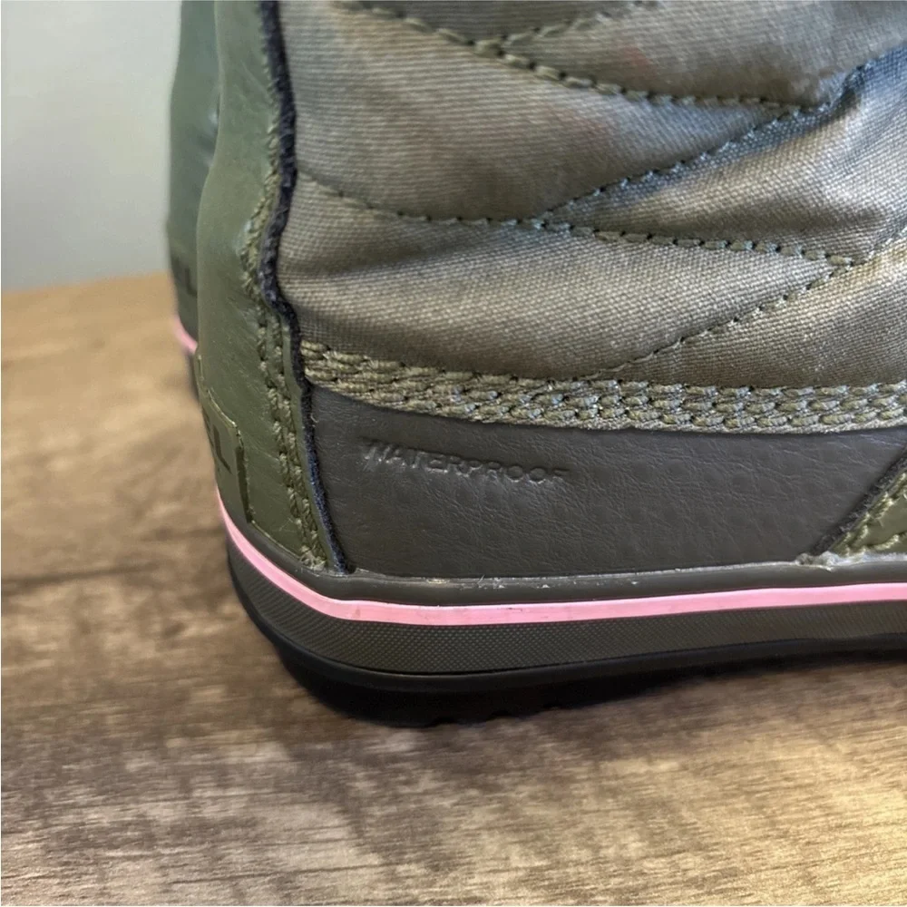Sorel Youth Waterproof Winter Boots Size 3 Green And Pink